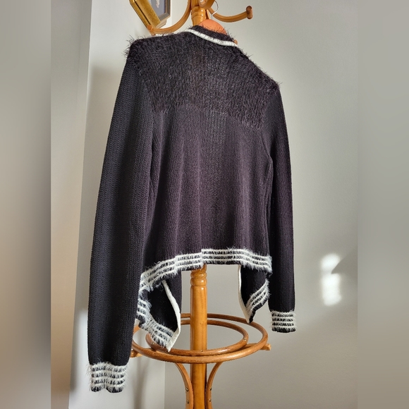 CANDIE'S | Black & White Shrug Sweater Size L - Picture 8 of 14